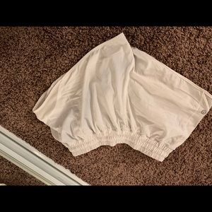 White lululemon active shorts